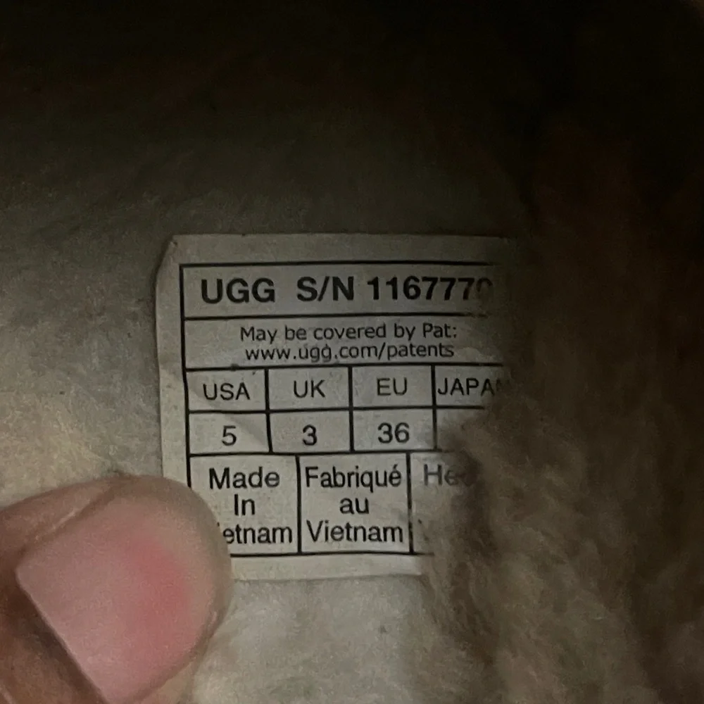 UGG Women's Tazz Maxi Curly slippers in a sand color Size 5